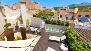 A rooftop terrace with a pool, lounge chairs, and potted plants. - Cas Ferrer Nou Hotelet (Alcúdia)