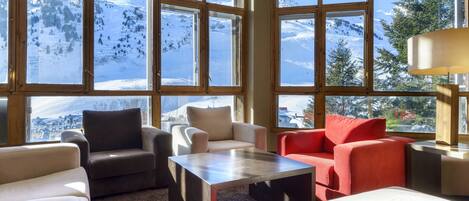 Télévision à écran plat de 32 pouces avec chaînes numériques, télévision