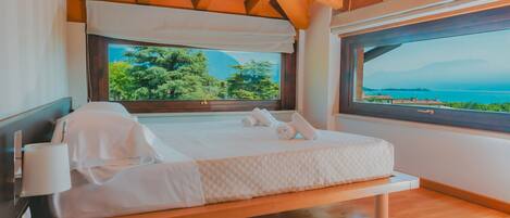 全景客房 | 迷你吧、房內夾萬、書桌、免費 Wi-Fi