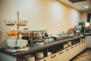 Café da manhã com buffet todos os dias mediante uma taxa