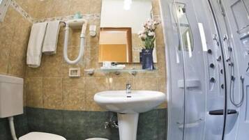 Dusche im Bad