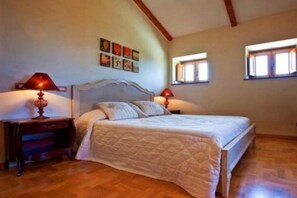 Minibar, in-room safe, individually decorated, individually furnished