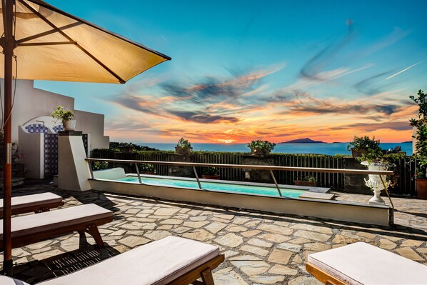 Luxury Villa | Terrace/patio