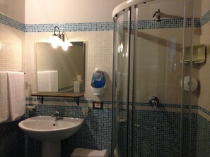 Apartment, 2 Bedrooms | Bathroom | Shower, rainfall showerhead, free toiletries, hair dryer - Cinisi Vacanze (Cinisi)