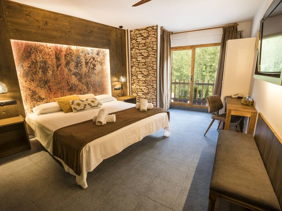 In-room safe, desk, iron/ironing board, WiFi (free)