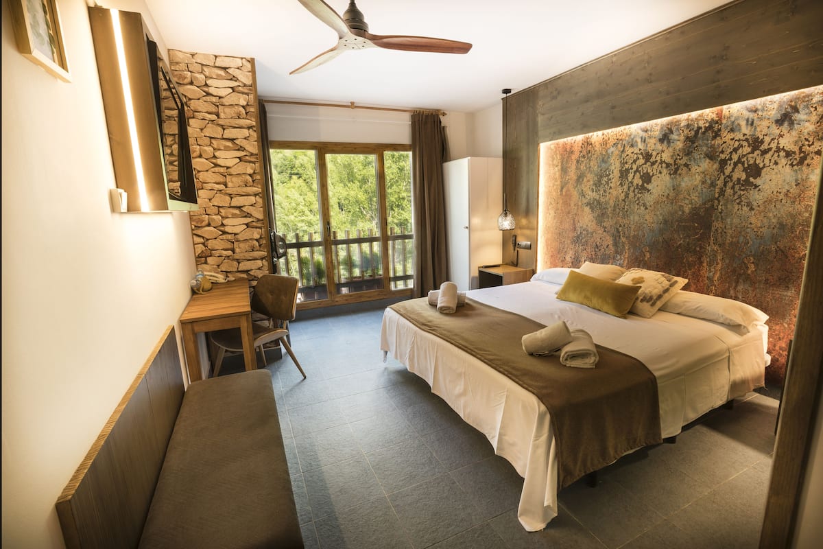 design double room | in-room safe, individually decorated, individually furnished, desk