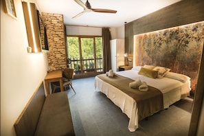 Design Double Room | In-room safe, individually decorated, individually furnished, desk - Hotel Restaurante Les Brases (Sort)