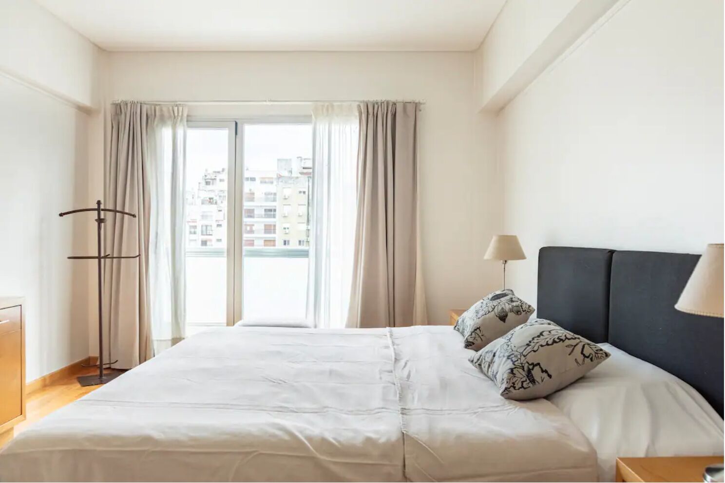 Premium bedding, in-room safe, individually decorated