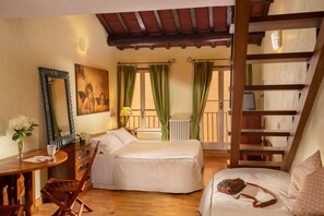 Family Room, Kitchen | In-room safe, desk, iron/ironing board, cribs/infant beds - Residenza Il Bollo Holiday House (Rome)