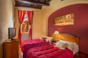 Coffres-forts dans les chambres, bureau, fer et planche à repasser