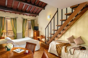 Family Room, Kitchen | In-room safe, desk, iron/ironing board, cribs/infant beds - Residenza Il Bollo Holiday House (Rome)