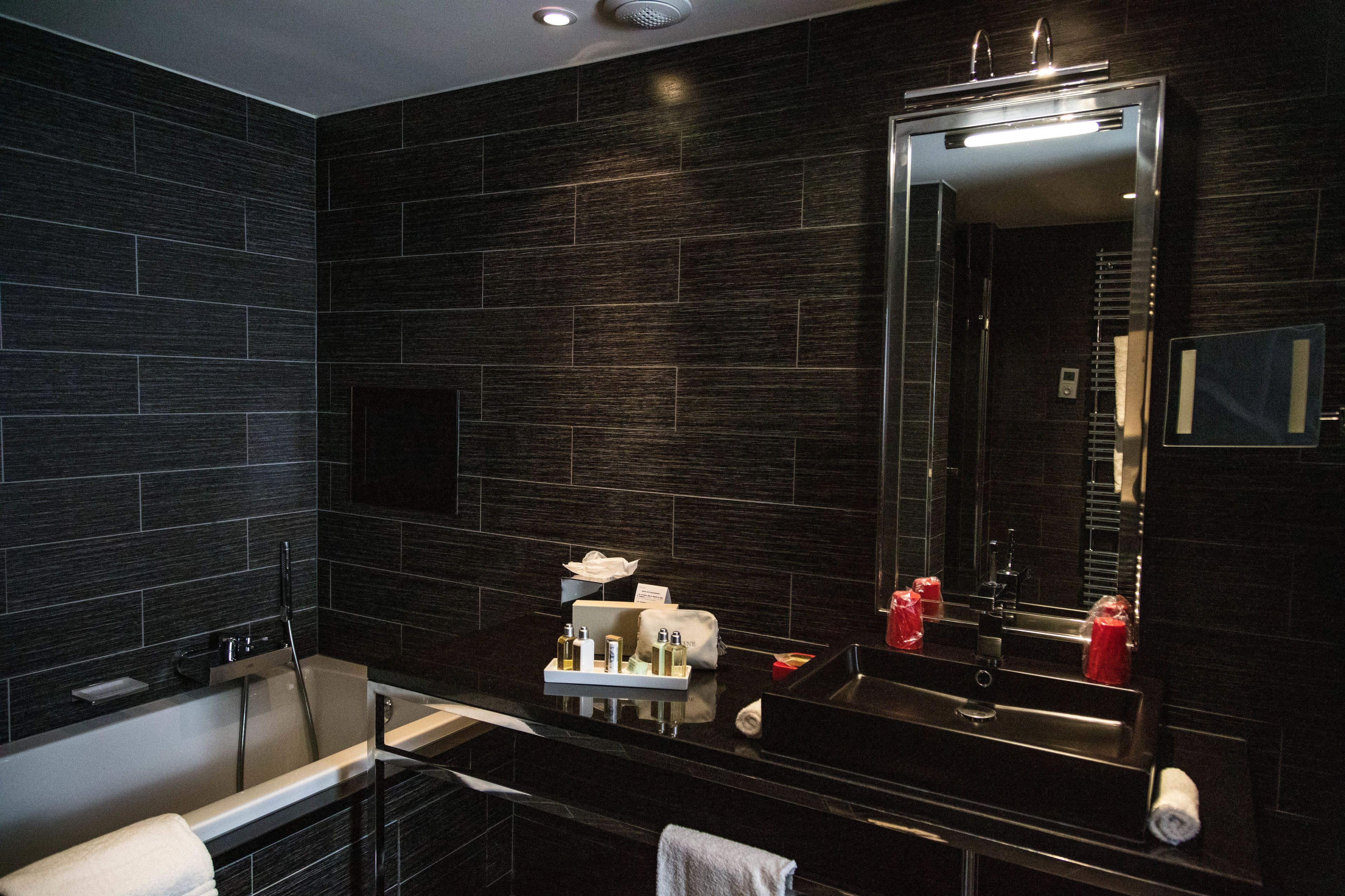 classic double or twin room | 1 bedroom, minibar, in-room safe, free wifi