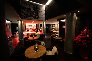 Bar (on property) - Hôtel Avenue Lodge (Val-d'Isere)