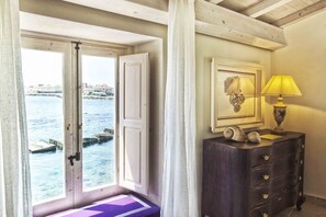 Suíte panorâmica, de frente para o mar | Roupas de cama premium, edredons de pluma, cofres nos quartos