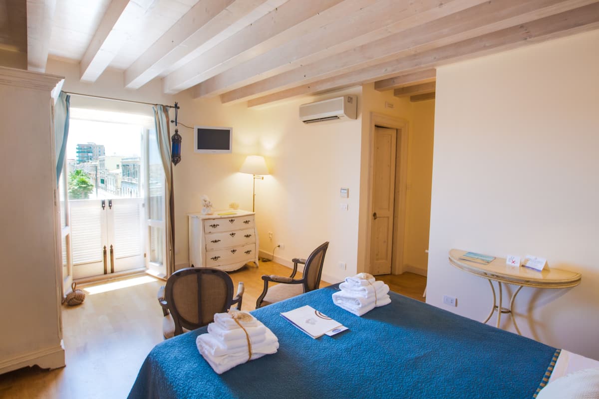 Habitación doble clásica | Ropa de cama de alta calidad y edredón