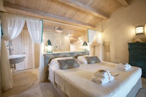 Luxury Suite, Sea Facing | Premium bedding, down comforters, in-room safe, free WiFi