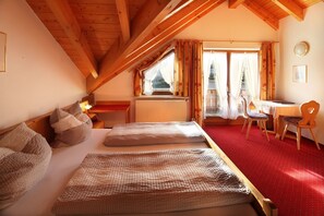 In-room safe, desk, rollaway beds, free WiFi - Gästehaus Riesenbühl (Schluchsee)