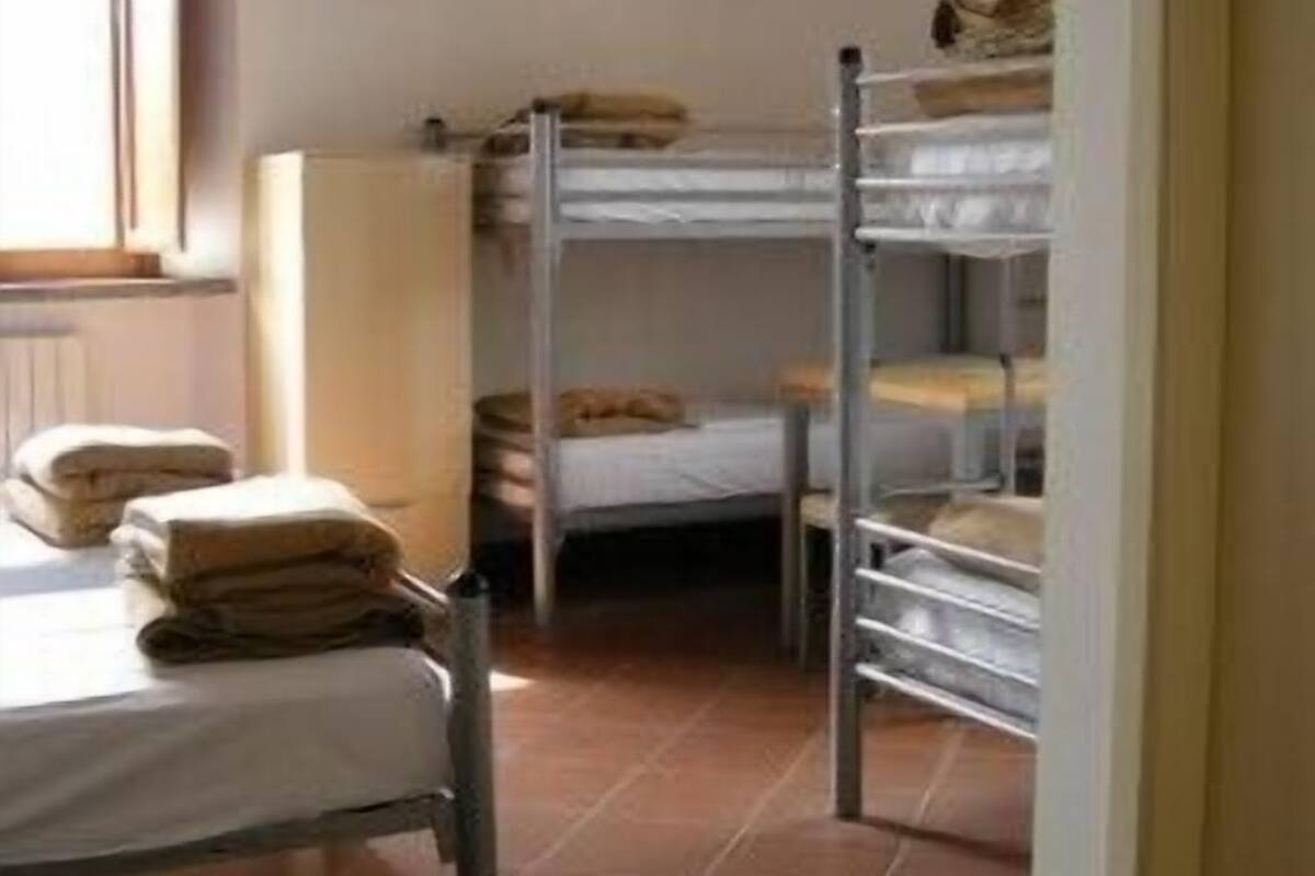 Room (6 pax)