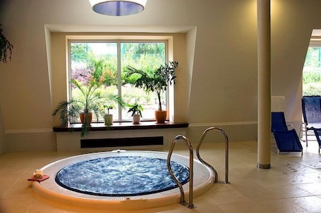室内 SPA 浴缸. 考莫尼壶卡酒店