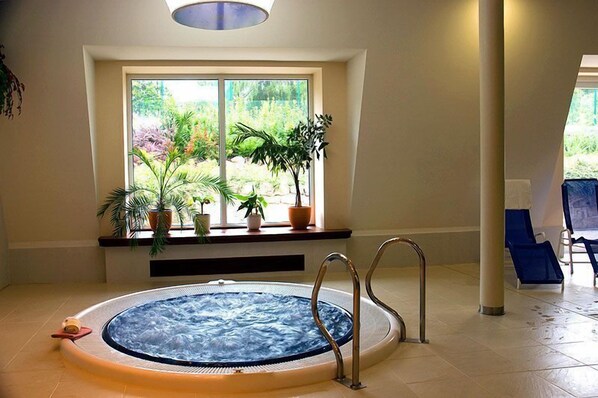 Indoor spa tub - Hotel Komorni Hurka (Cheb)