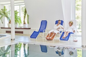 Una piscina cubierta