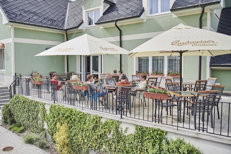 Terraza o patio. Hotel Komorni Hurka