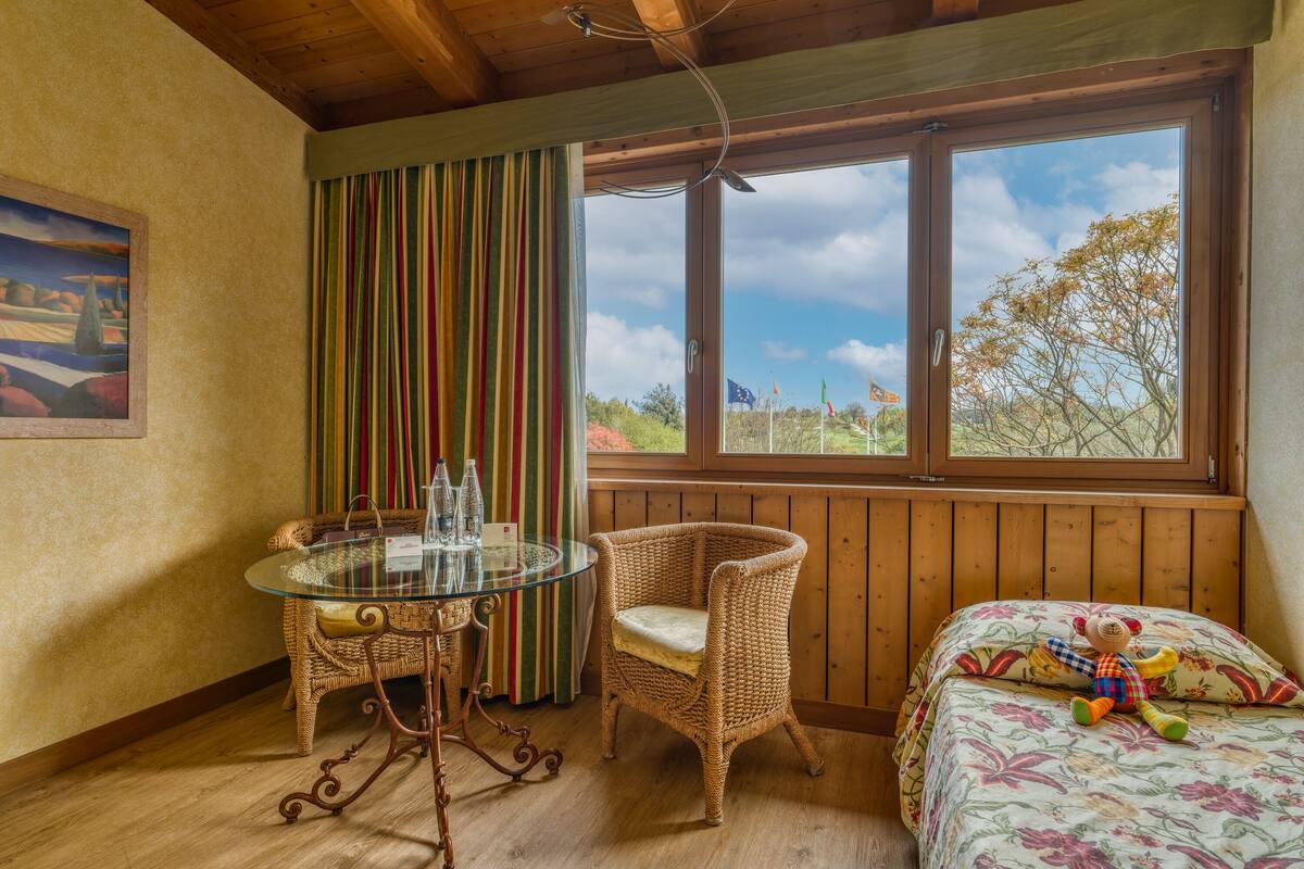 superior triple room, 1 double bed with sofa bed | 1 bedroom, minibar, in-room safe, desk