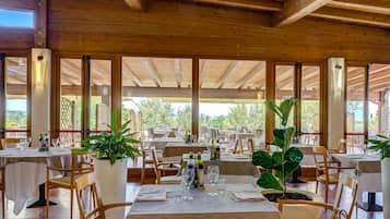 Lounas, nÀkymÀt golfkentÀlle