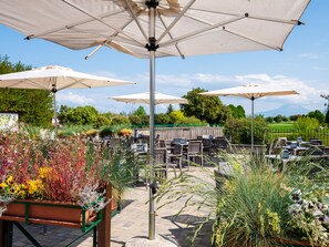 Cocktail bar, garden views, open daily