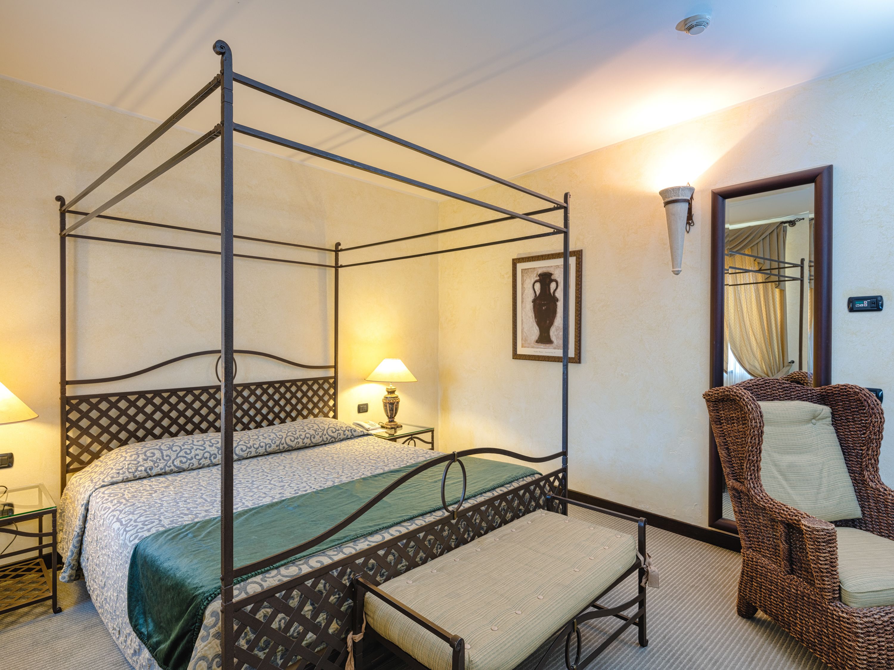 junior suite | 1 bedroom, minibar, in-room safe, desk
