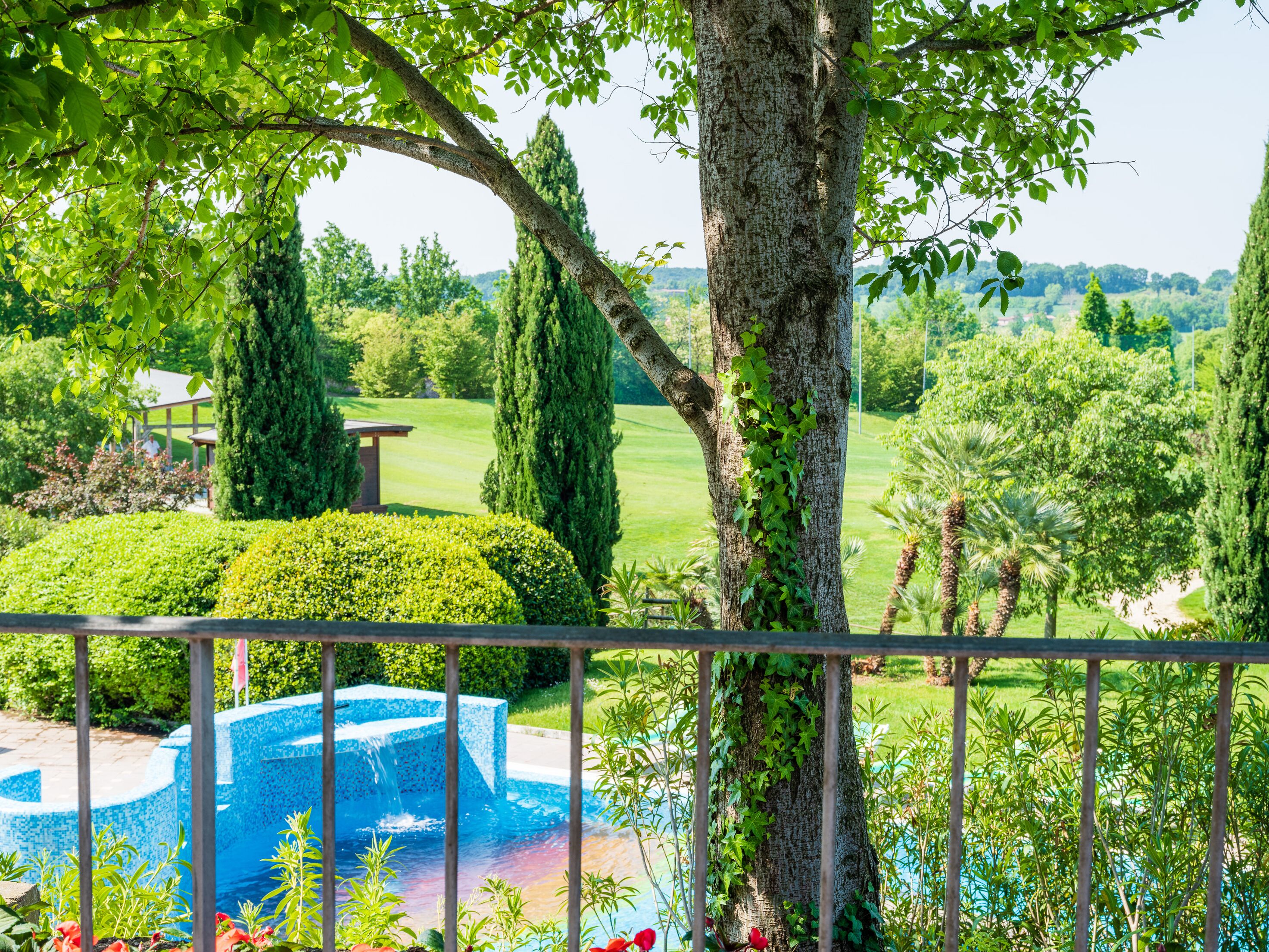 lunch served, golf course views