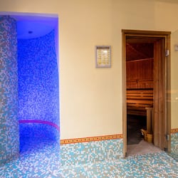 Couples treatment room(s), body treatments, body scrubs, facials