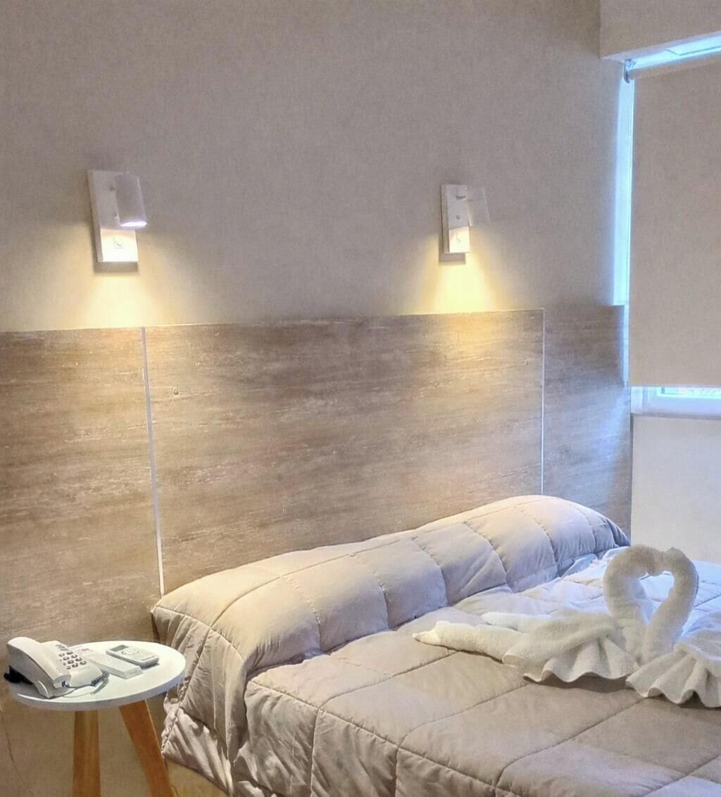 Cofres nos quartos, escrivaninha, berços grátis, Wi-Fi de cortesia