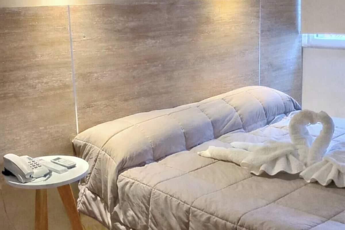 Cofres nos quartos, escrivaninha, berços grátis, Wi-Fi de cortesia