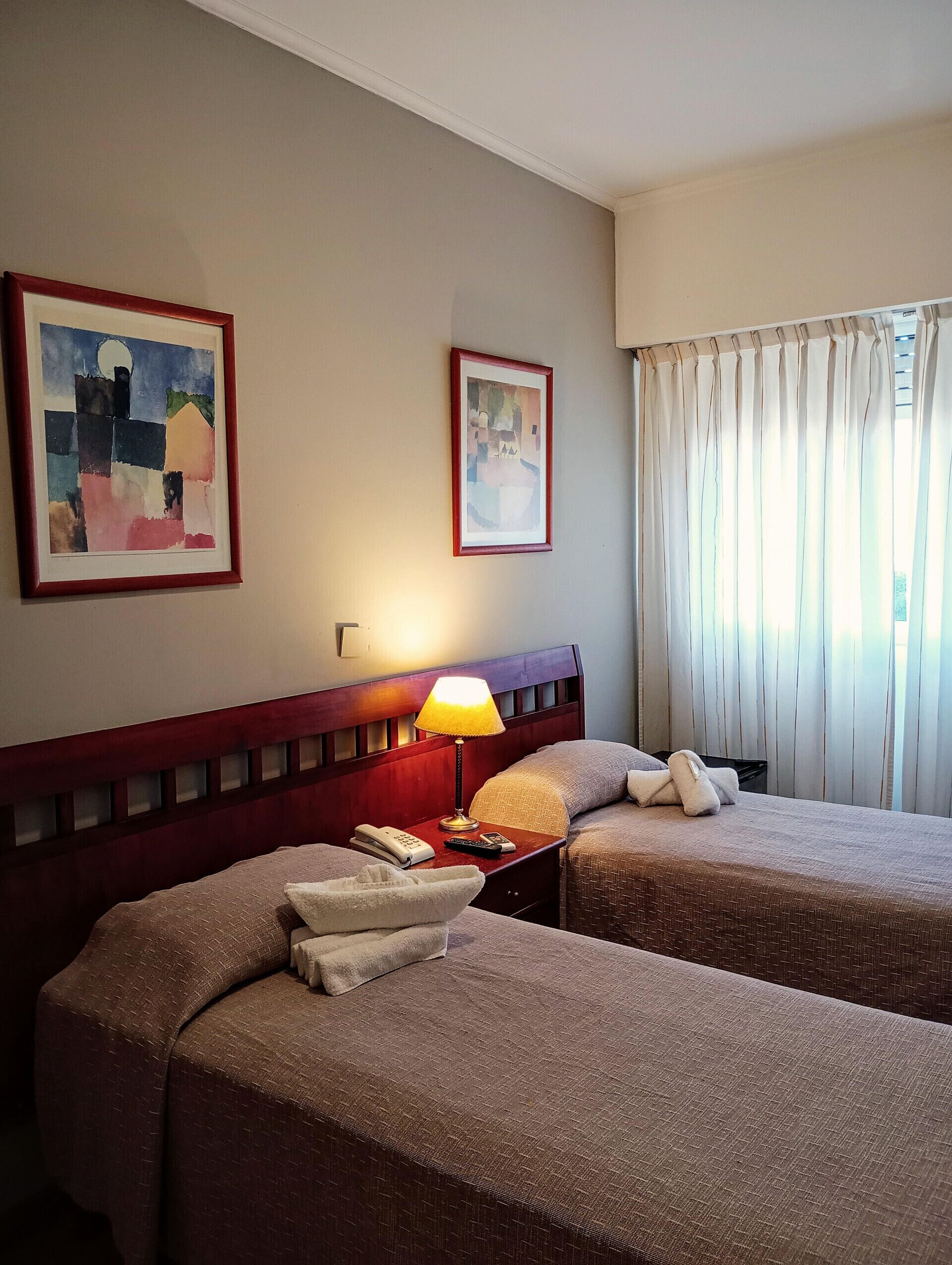 房內夾萬、書桌、免費嬰兒床、免費 Wi-Fi