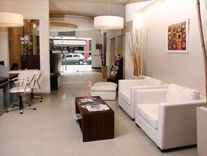 Lobby sitting area - Milan Hotel (Buenos Aires)