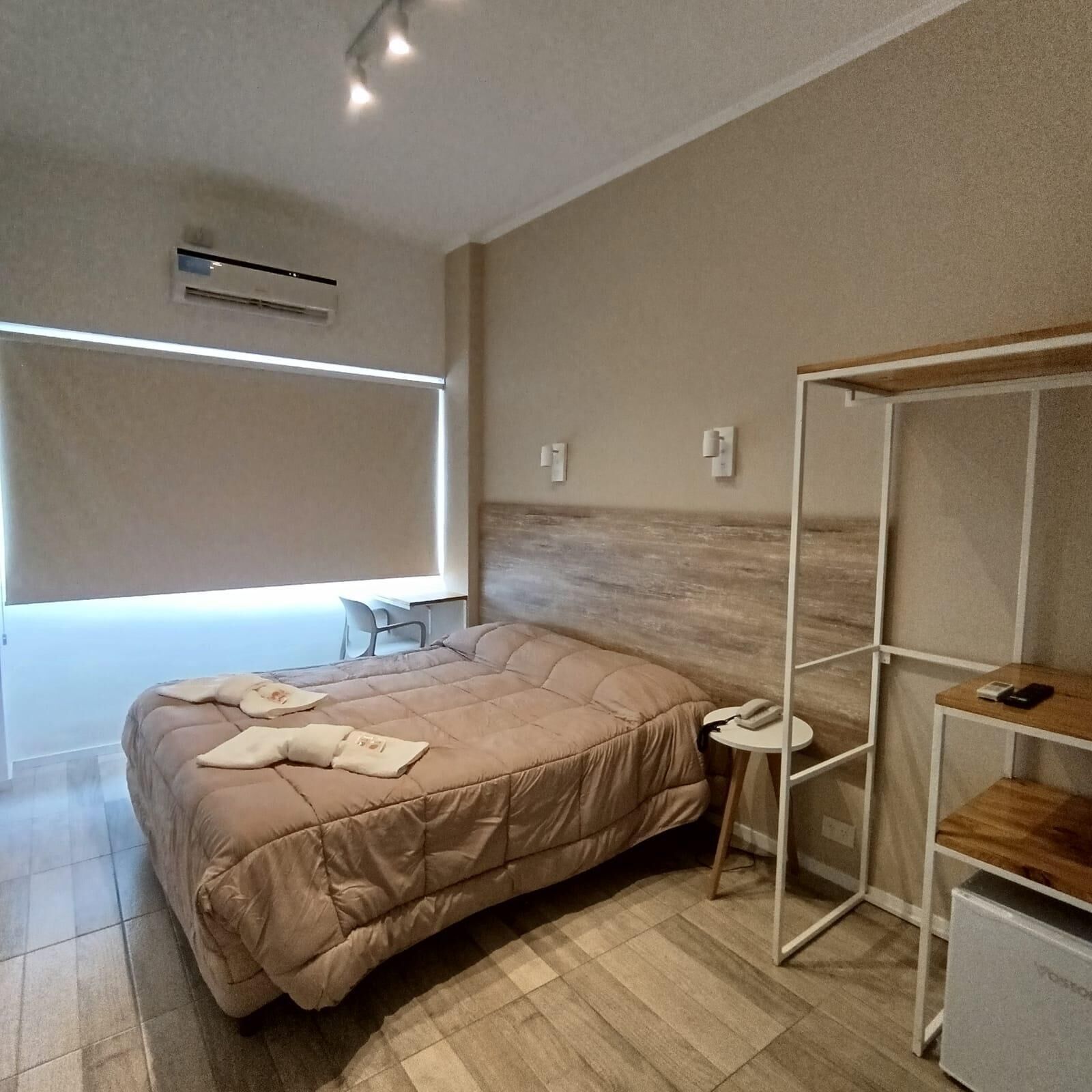 房內夾萬、書桌、免費嬰兒床、免費 Wi-Fi