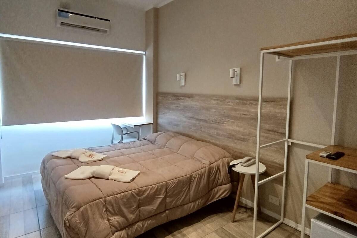 房內夾萬、書桌、免費嬰兒床、免費 Wi-Fi