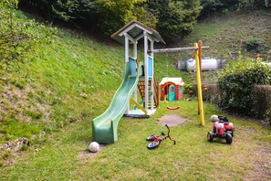 Tempat bermain anak - outdoor