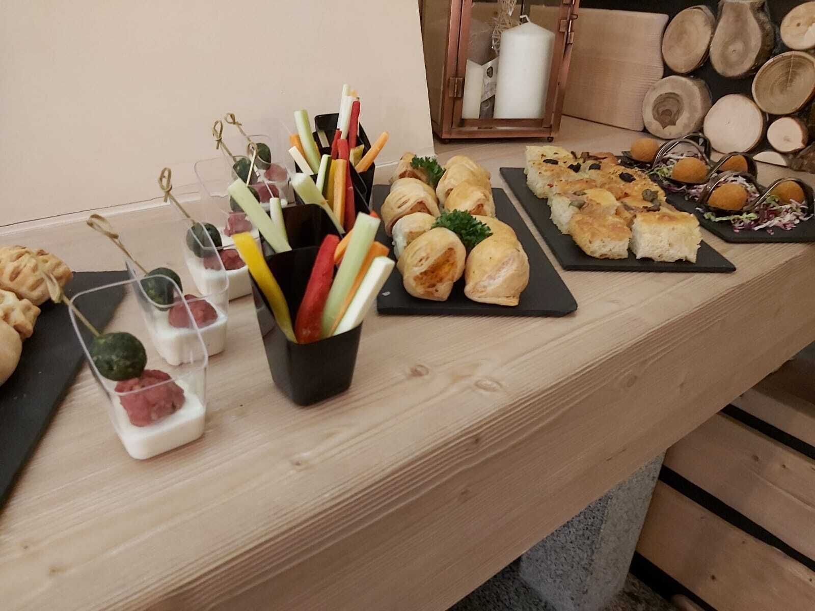 breakfast, lunch, dinner served; seafood, garden views