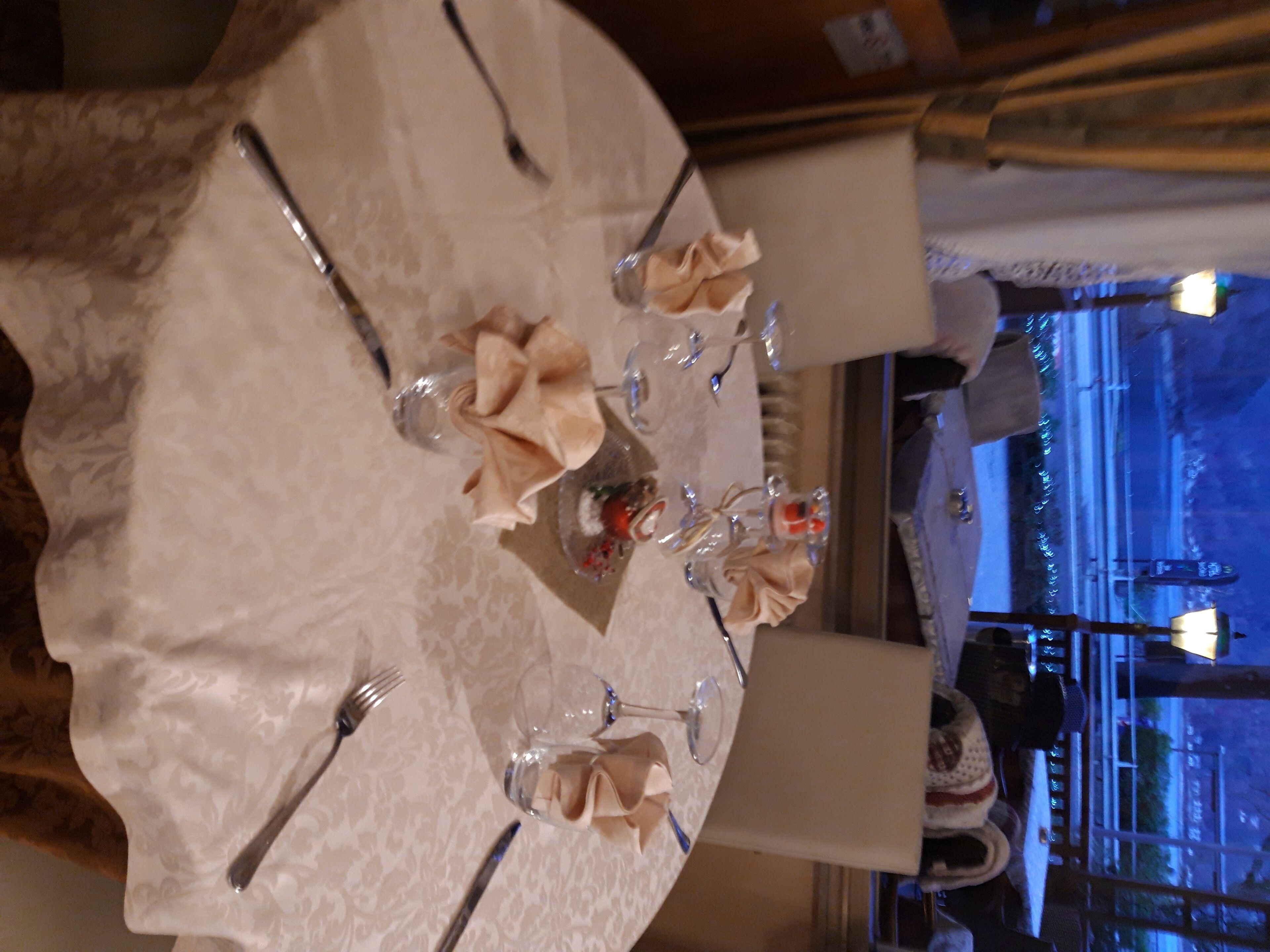 breakfast, lunch, dinner served; seafood, garden views