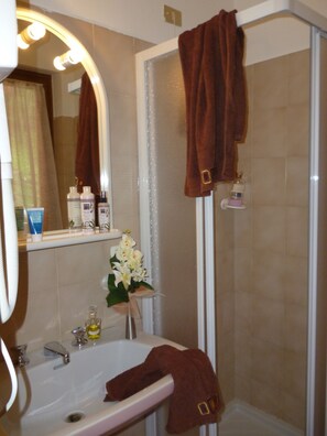Shower, free toiletries, hair dryer, bidet - Cima d'Oro (Ledro)