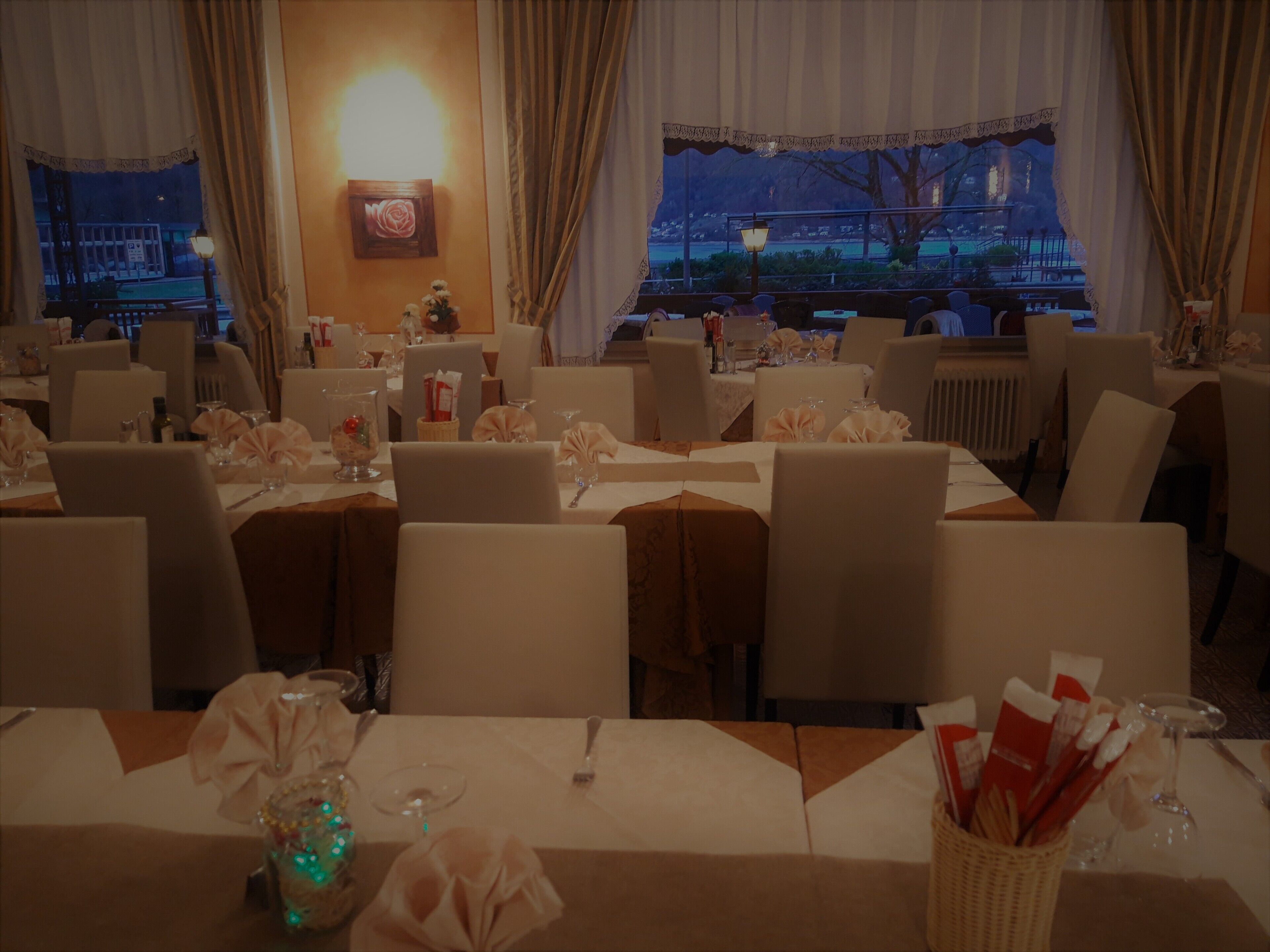 breakfast, lunch, dinner served; seafood, garden views