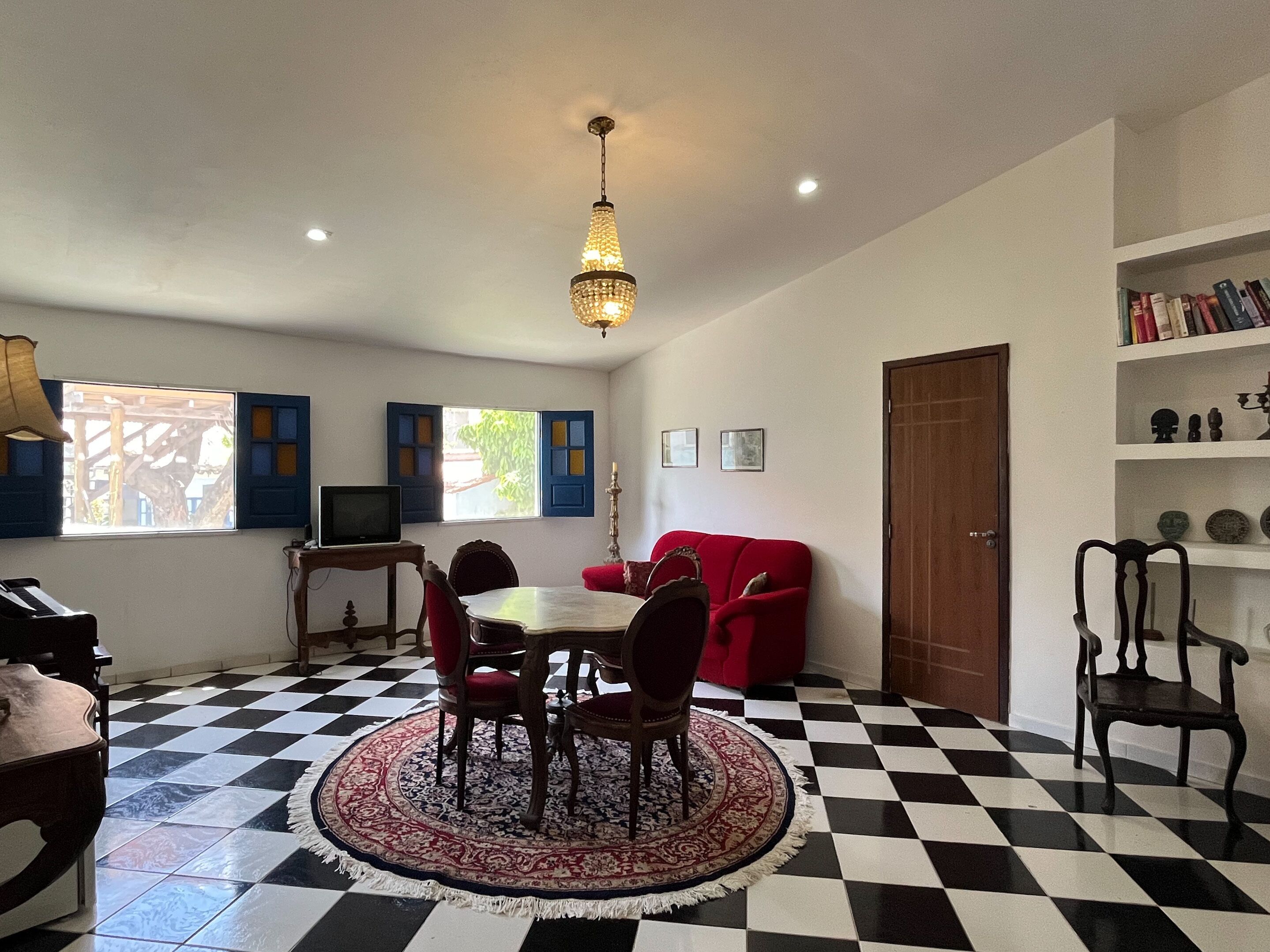 Minibar, in-room safe, bed sheets