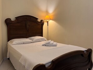 Minibar, coffres-forts dans les chambres, draps fournis