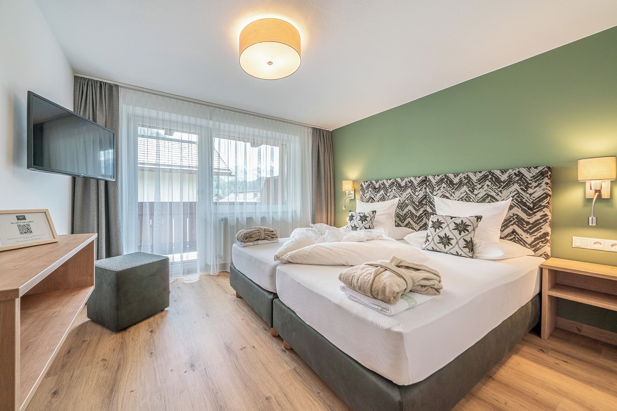 Junior Suite | In-room safe, individually decorated, individually furnished, free WiFi