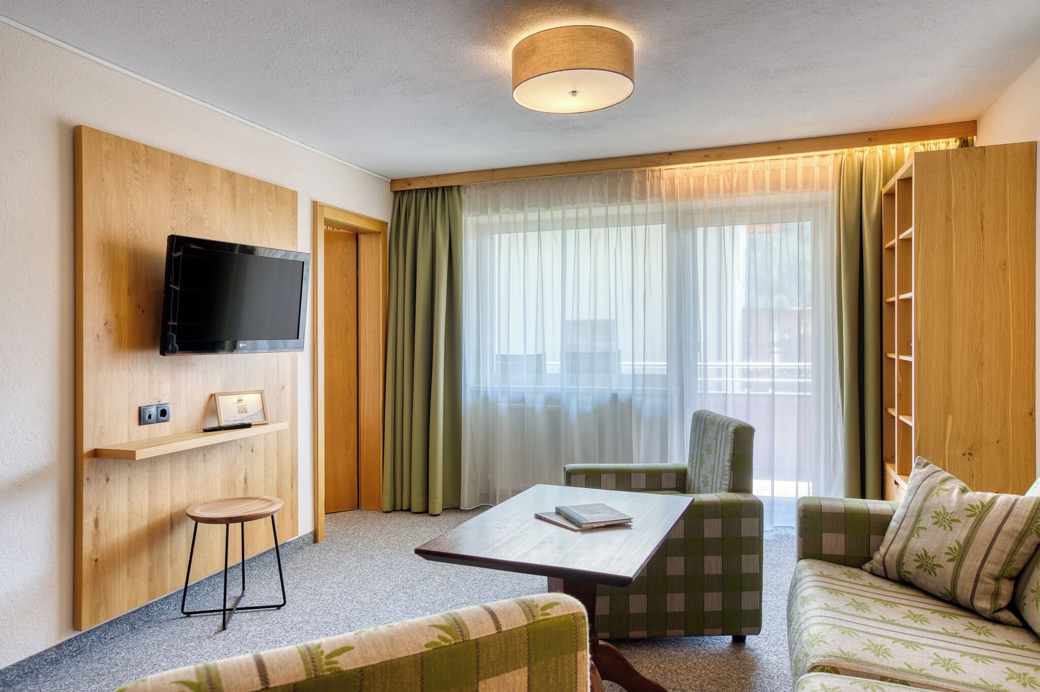Suite, 1 slaapkamer (Gamswild) | Woonruimte | Een televisie