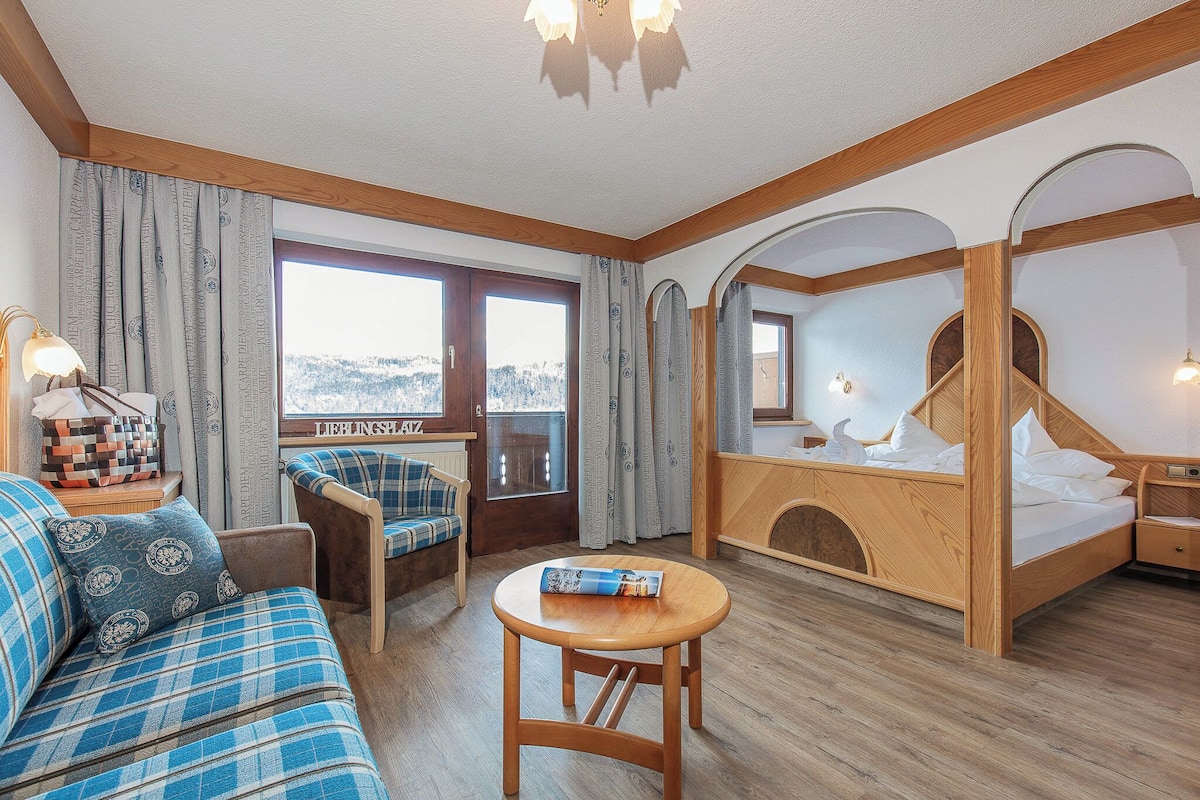 Double Room, Balcony | In-room safe, individually decorated, individually furnished, free WiFi
