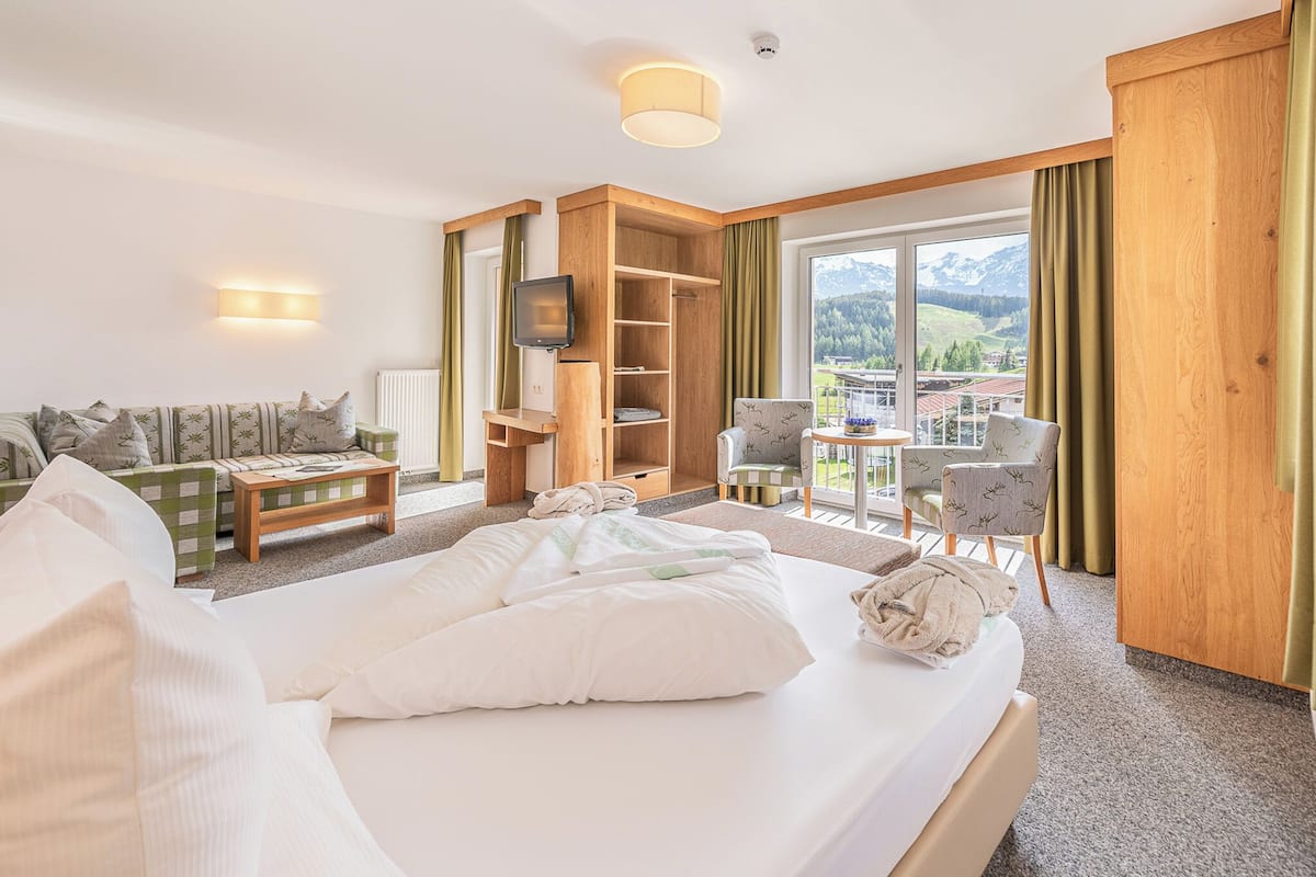 Suite, 2 Bedrooms (Fuchsbau) | In-room safe, individually decorated, individually furnished, free WiFi