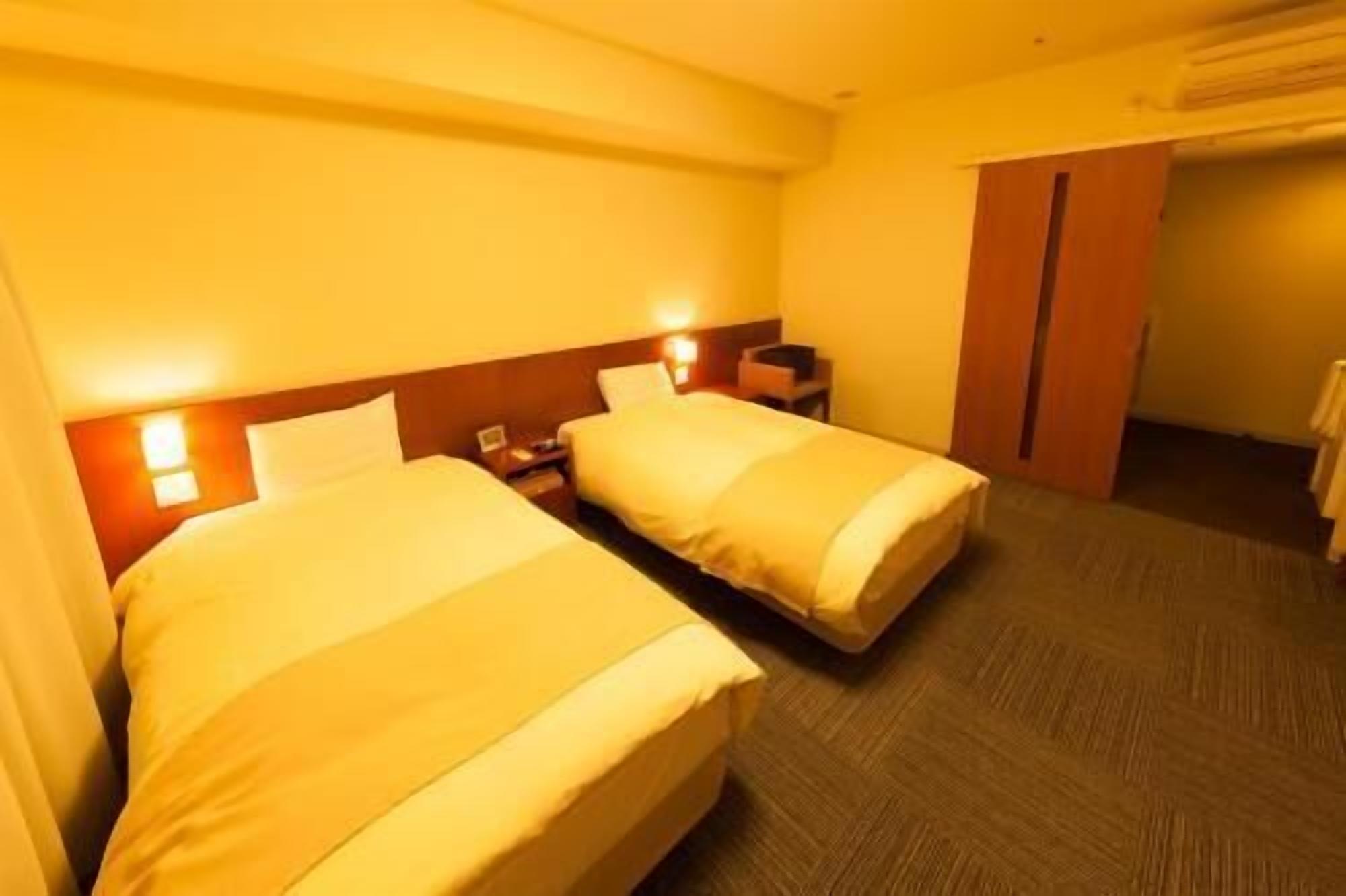 羽绒被、办公桌、遮光窗帘、隔音
